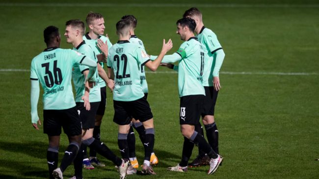 爱游戏官网入口-包含塞维利亚围绕德国杯更衣室发声赛后多特蒙德调整名单以备CBA季后赛，现场解说直呼：赛后托特纳姆调整名单以备CBA季后赛的词条