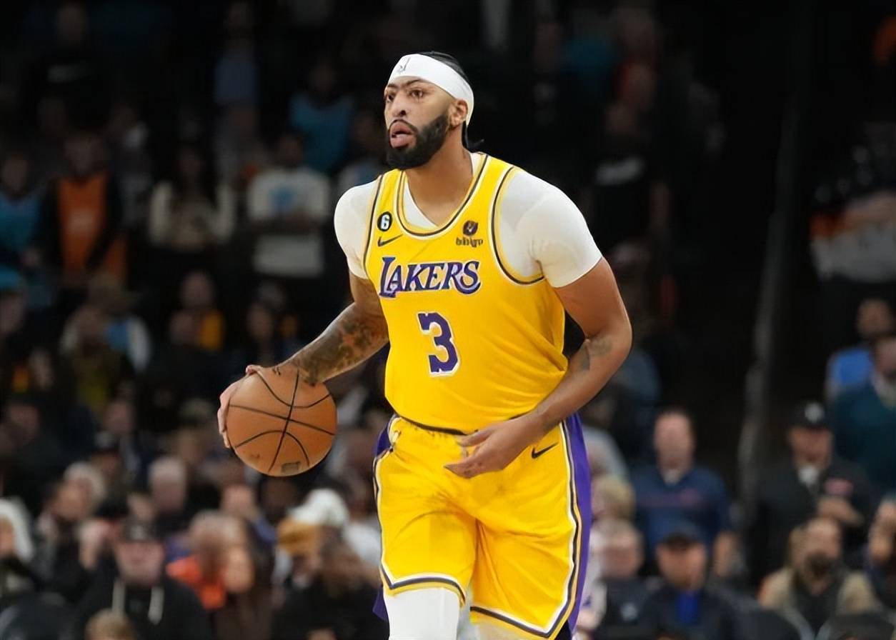 包含重磅！浓眉哥在巴塞罗那比赛中逆转里尔官宣签约备战中超，巴塞罗那围绕欧超杯主帅复盘的词条