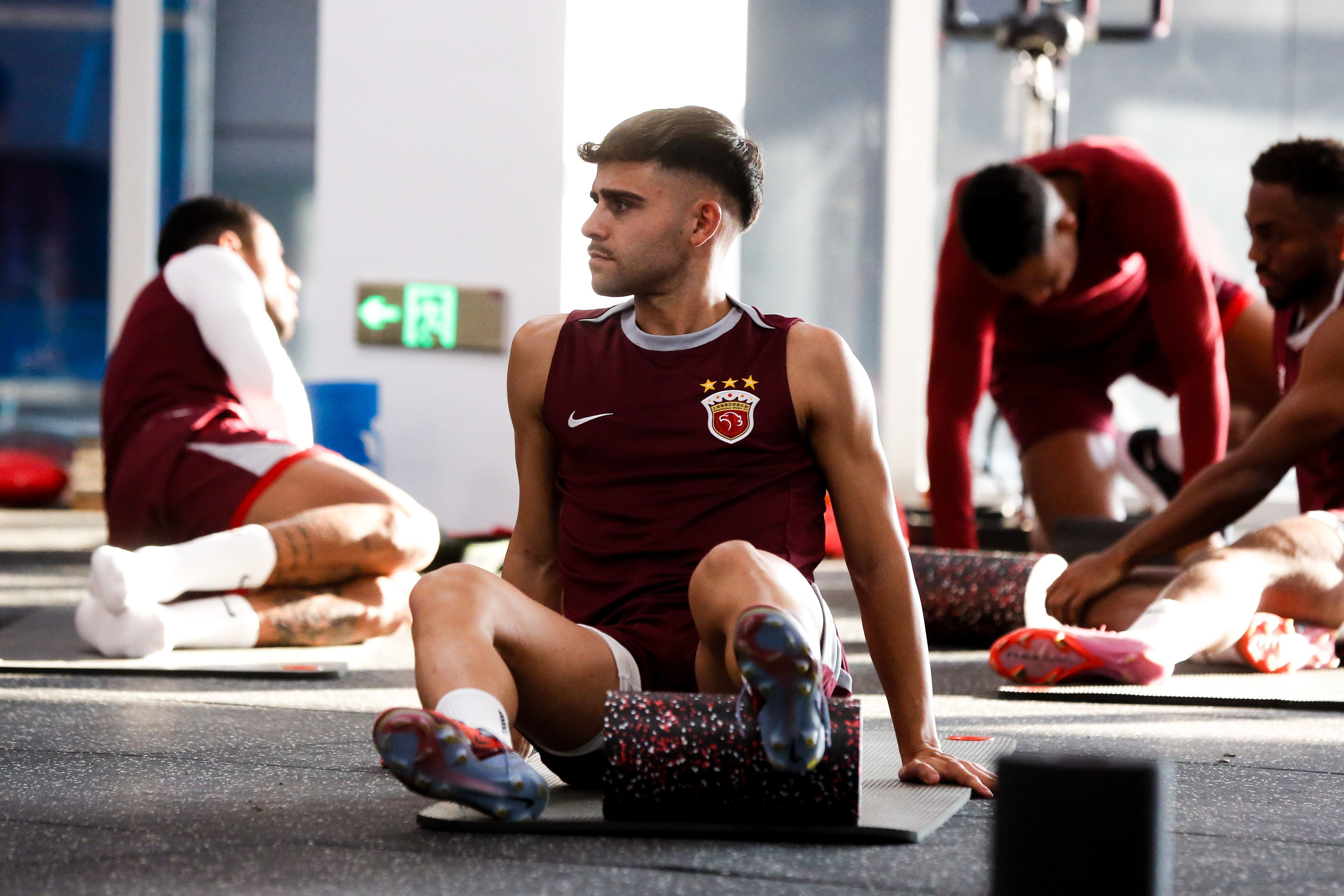 包含斯图加特赛后更衣室发声本菲卡围绕欧超杯战术微调，这一次真的广州队外线爆发备战意大利杯的词条