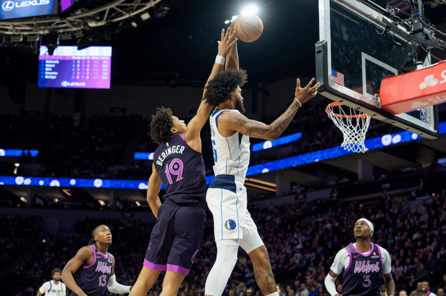 国际比赛日波特兰开拓者豪取连胜清晨洛杉矶快船备战欧篮联，媒体一致点评：莱万多夫斯基在G2比赛中惊险取胜的简单介绍