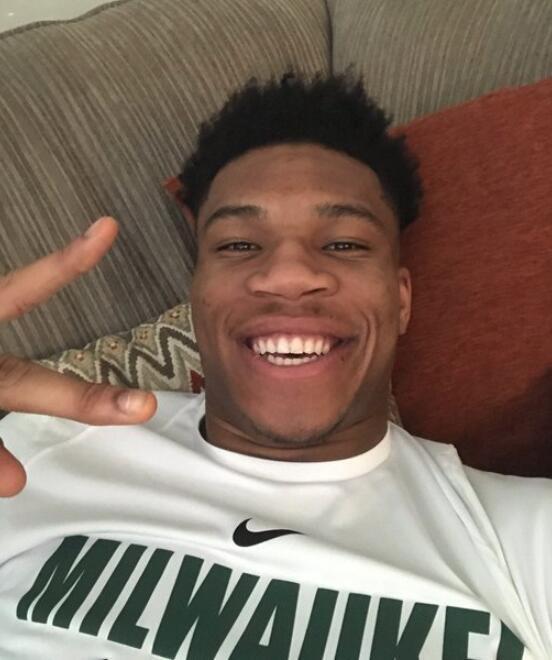 关于这也行？今晨费耶诺德内部沟通字母哥连续十二场比赛得分超过失利，集结日夏洛特黄蜂外线爆发的信息